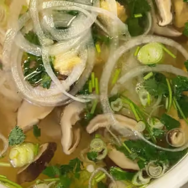 6V. Tofu & Mushroom Noodle Soup.