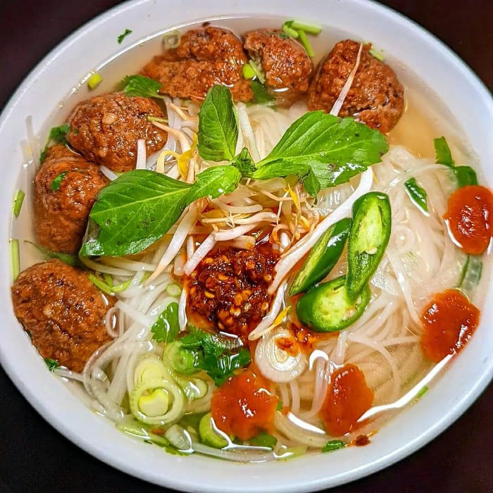 8V. Vegan Meatball and Rice Noodle Soup.