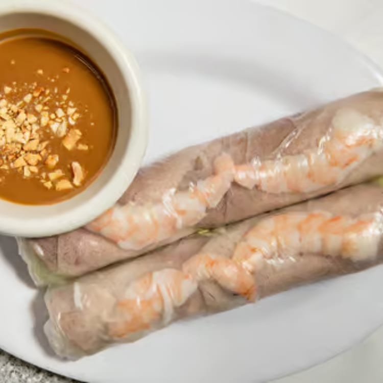 L20. Spring Rolls (3 rolls).